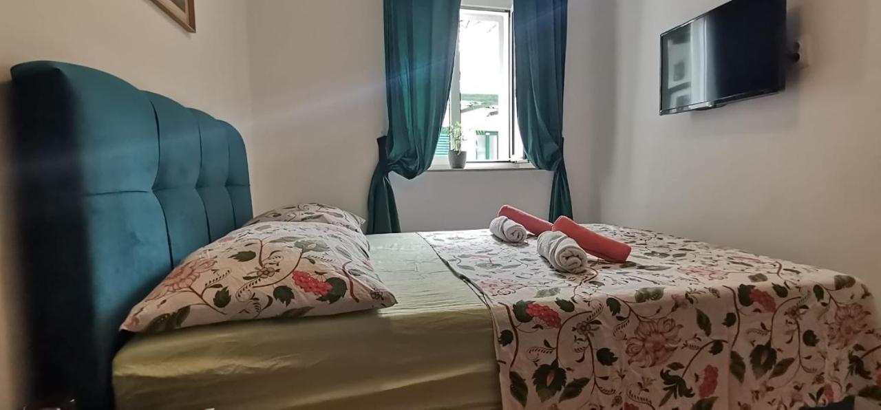Old Town Sole Apartment สปลิท ภายนอก รูปภาพ